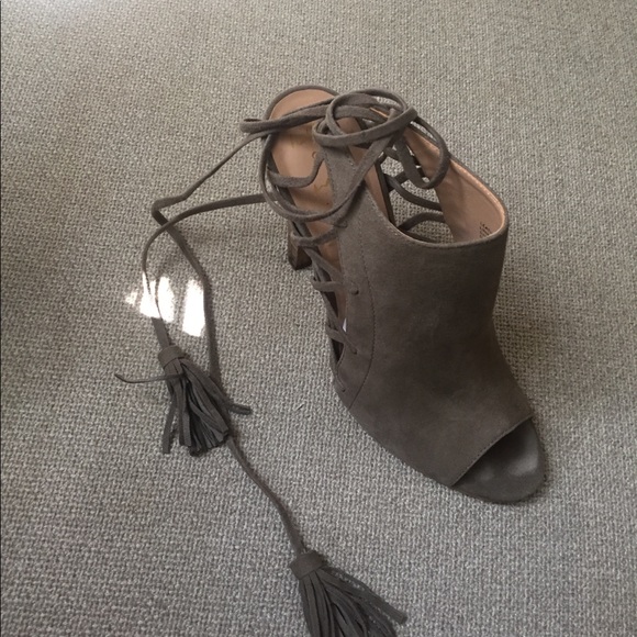 SALE banana republic  Ankle Strap peep toe booties - Picture 6 of 6